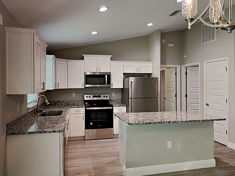 7867 N Manville Rd — Photo 2