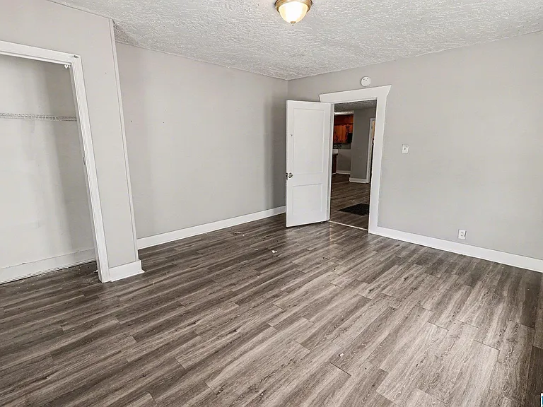 1447 Wharton Ave — Photo 7