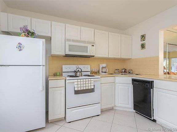 3rd image of 460 Paradise Isle Blvd APT 108