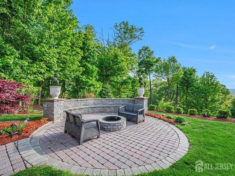 950 Sunset Rdg — Photo 46