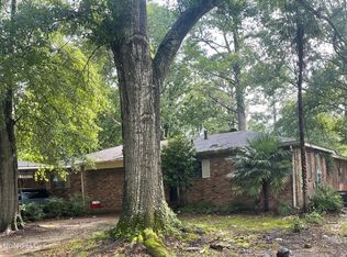 3039 Woodview Dr, Jackson, MS 39212
