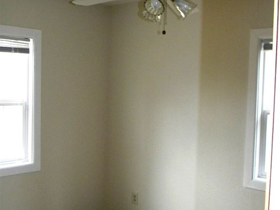 4th image of 3322 W Heroy Ave