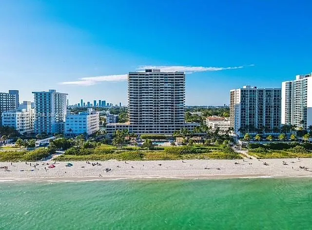 2555 Collins Ave #2200