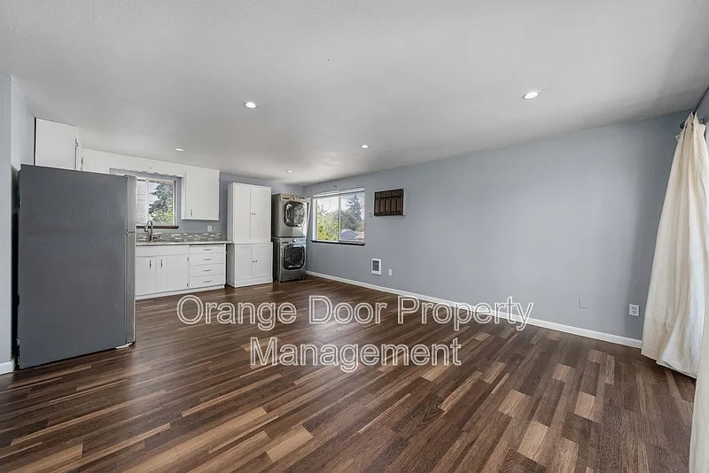 2 bed, 1.0 bath, 700 sqft, $1,800 — Photo 3