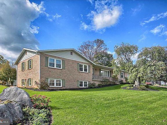 2nd image of 412 Croghan Dr