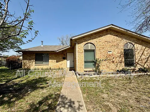 2107 Rockwood Dr Photo 1