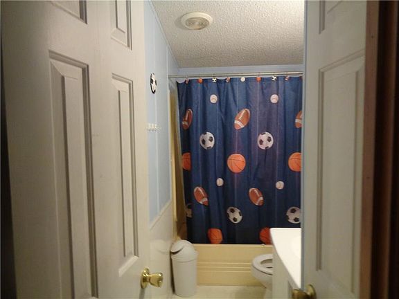 3rd image of 606 Beyette St