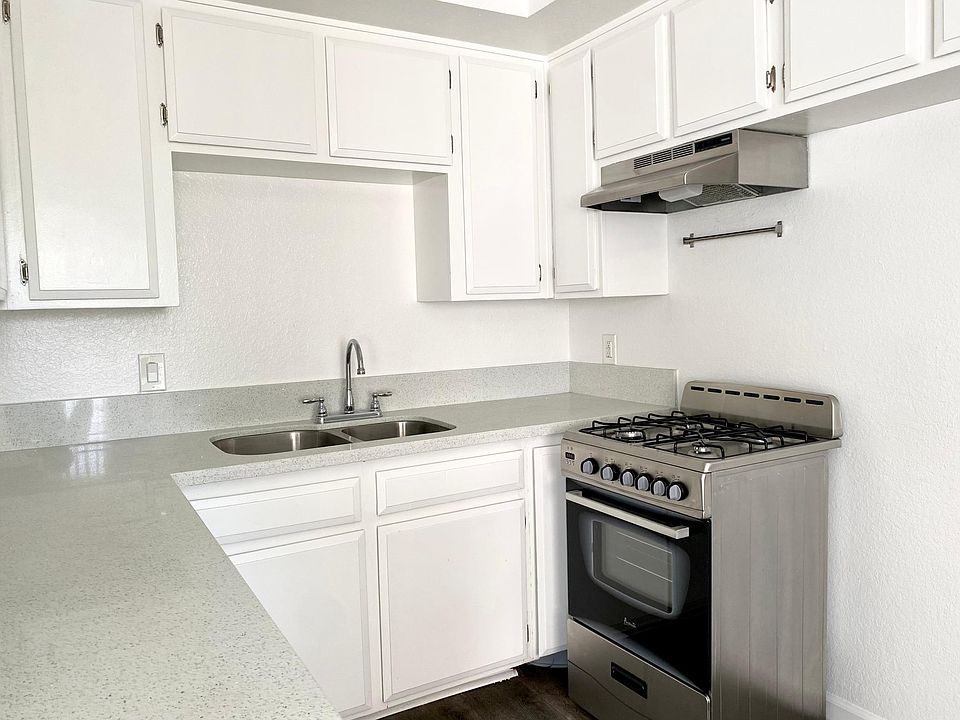 1st image of 4069 Oakwood Ave APT 11