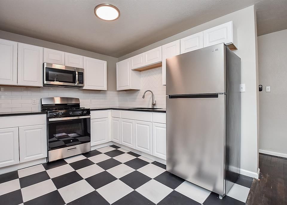 1st image of 3615 Dennis St #3