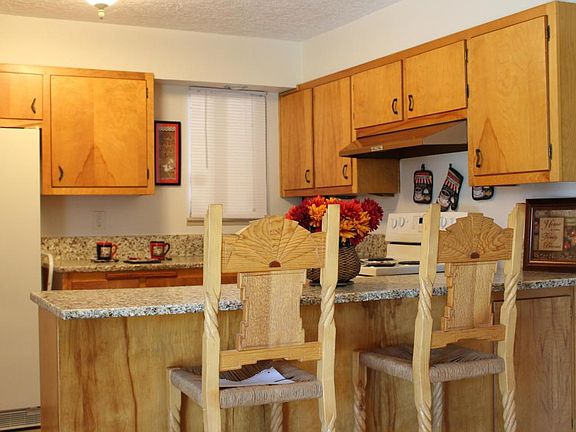 4th image of 3304 Betts Dr NE