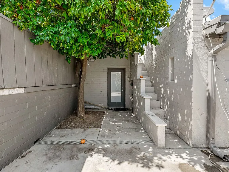 3532 E 3rd St — Photo 21