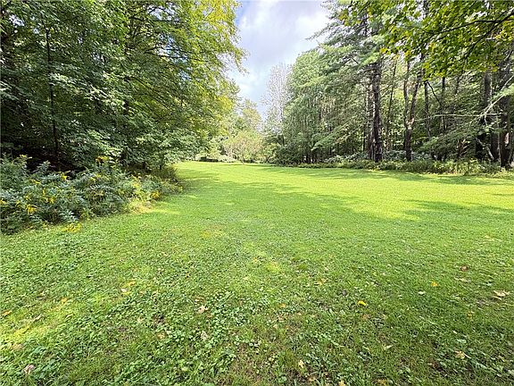 5th image of 157 Howe Ln