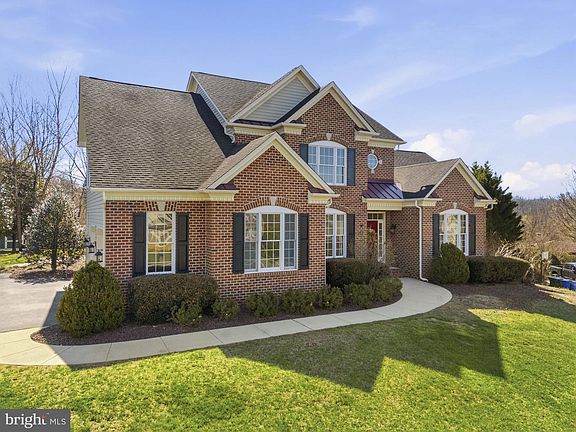 2nd image of 2019 Twin Lakes Dr