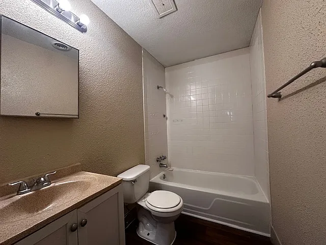 432 Homestead St #F — Photo 6