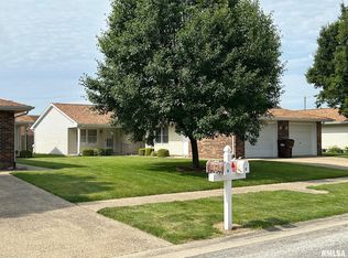 100 E Heights Ave APT 5, Taylorville, IL 62568