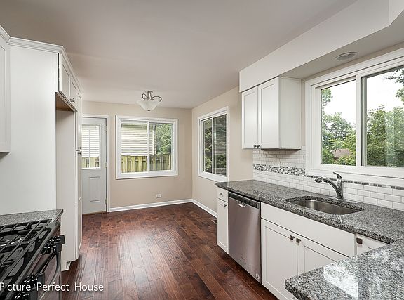 2nd image of 29W326 Helen Ave