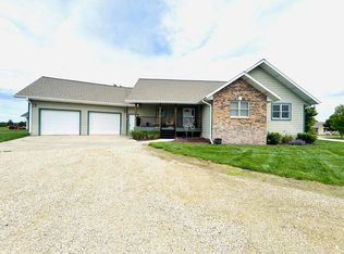 1811 Overview Dr, Clay Center, KS 67432