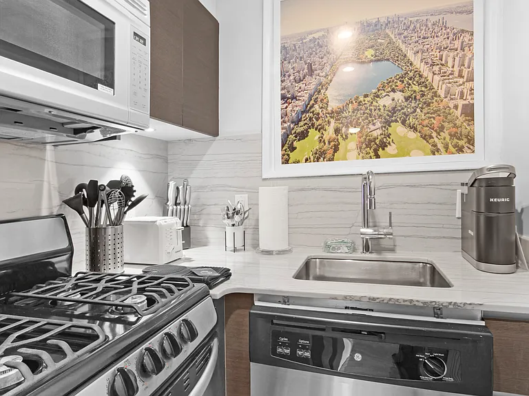 141 E 33rd St #11H — Photo 9