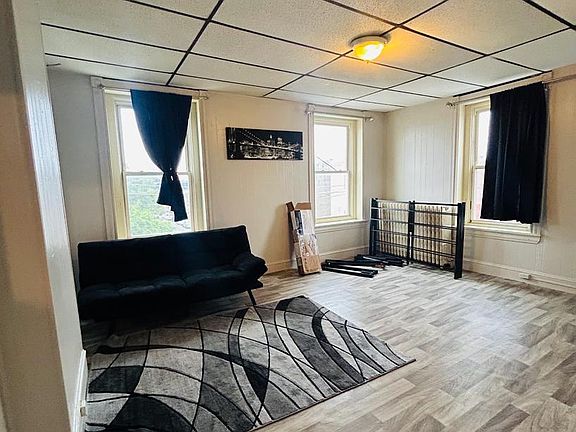 4th image of 531 E Indiana Ave