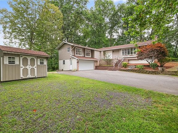 3rd image of 411 Creekwood Dr