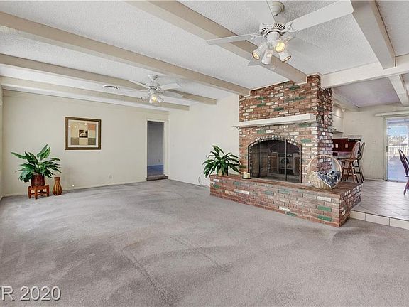 4th image of 3570 N Torrey Pines Dr