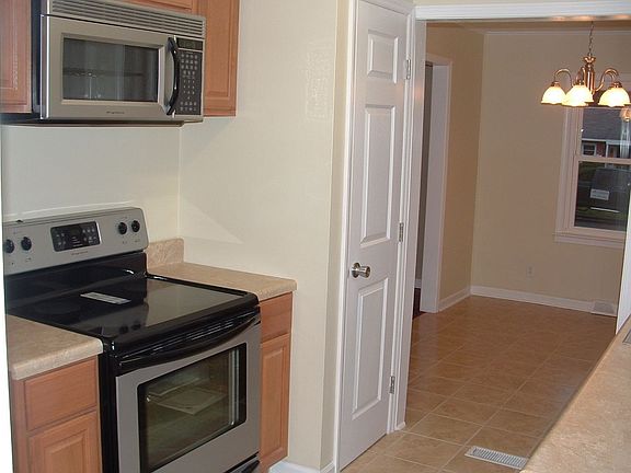 Kitchen- all new appliances