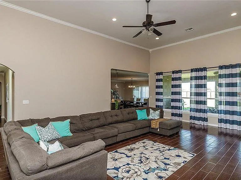 2126 Arman St — Photo 12