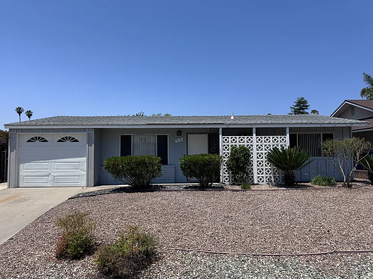 914 La Fiesta Way — Photo 1