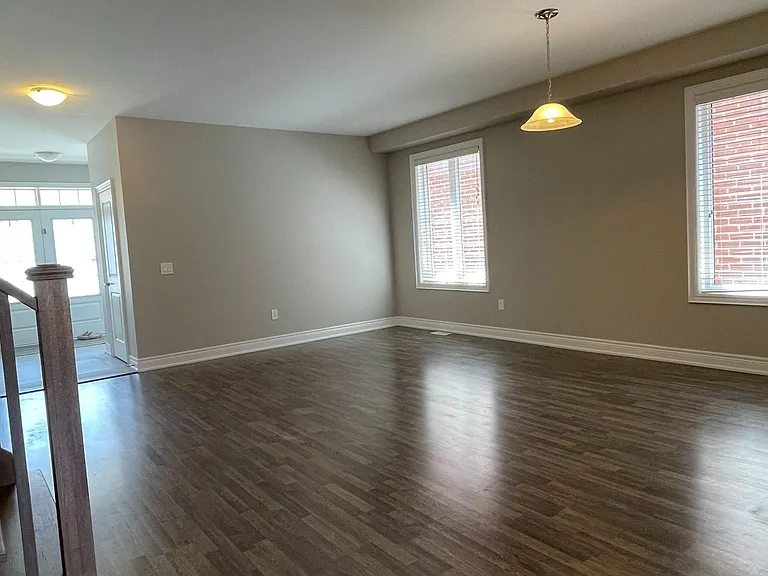 8 N Jericho Ave — Photo 3