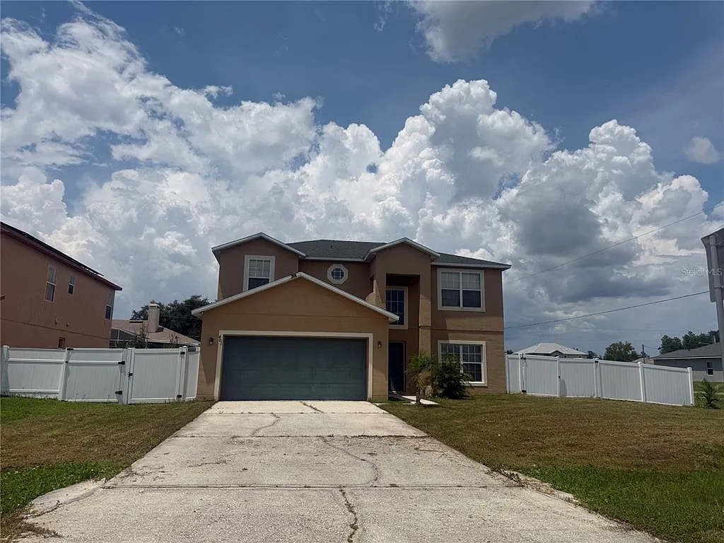 4 bed, 2.5 bath, 2113 sqft, $2,000 — Photo 2