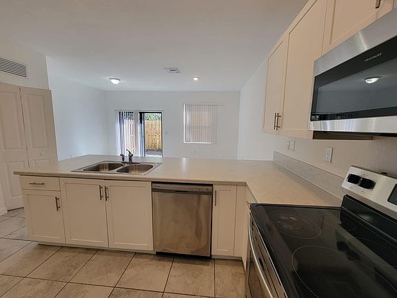 5th image of 386 NE 208th Ter