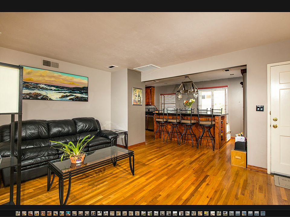 Living Room / Kitchen