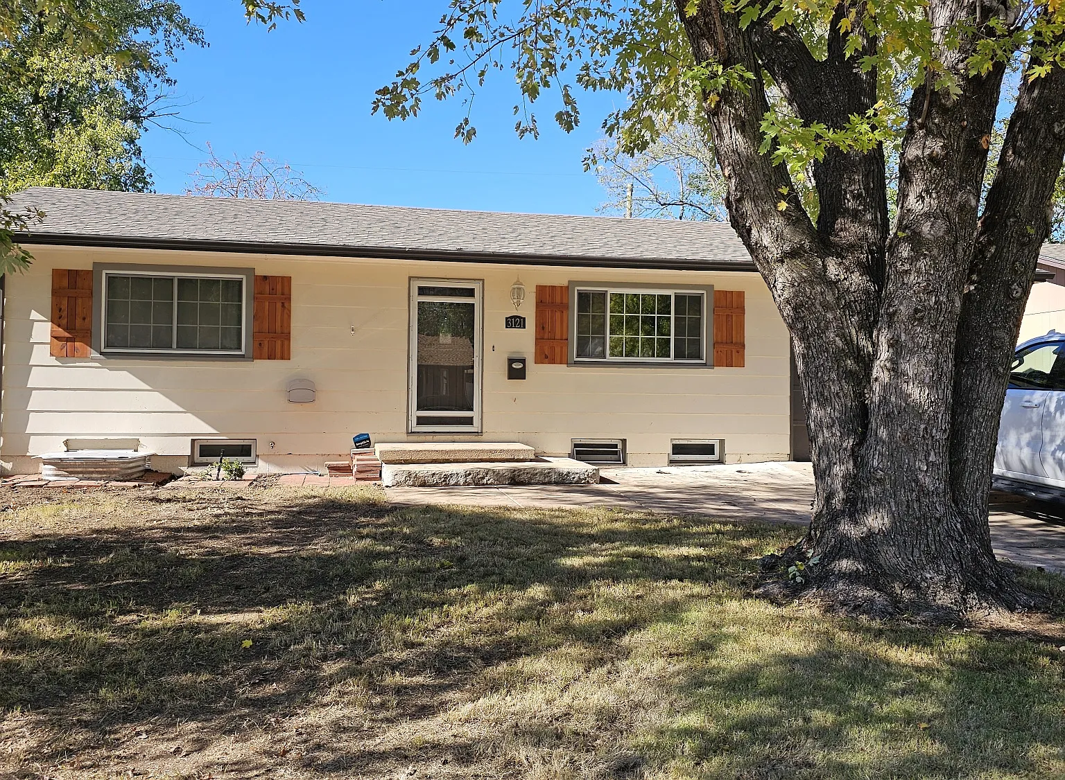 3 bed, 1224 sqft, $1,295 — Photo 1