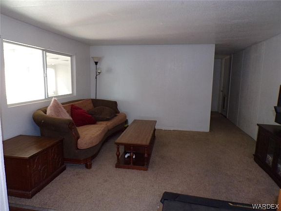 2nd image of 1919 Artesia Dr