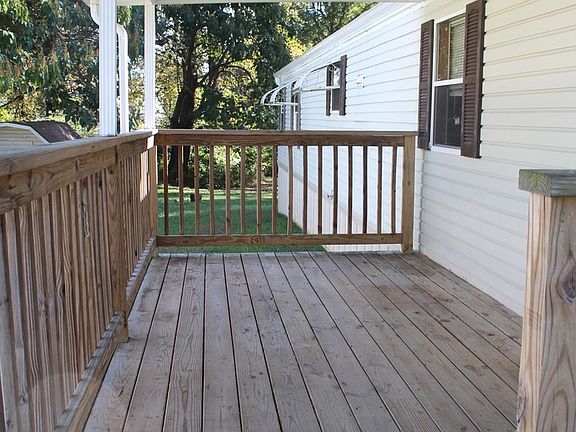 3rd image of 7 Locust Ln