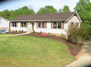 136 Hendrix Dr, Boiling Springs, SC 29316