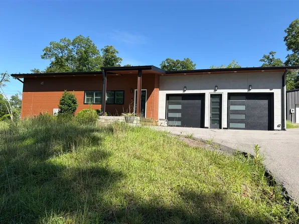 349 Chipman Rd, Bethpage, TN 37022