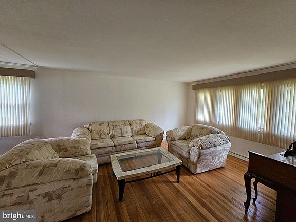 5th image of 216 Avon Rd
