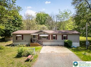 21 Pheasant Ln, Bechtelsville, PA 19505