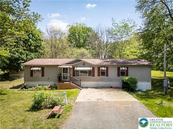 21 Pheasant Ln, Bechtelsville, PA 19505