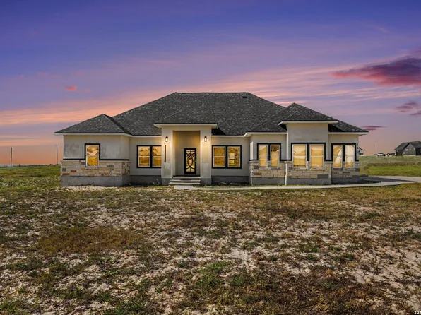 136 SUMMER MEADOW DR, La Vernia, TX 78121