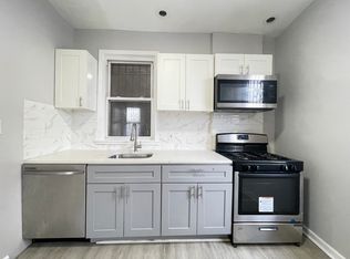 2 Bayview Ave #1E, Jersey City, NJ 07305
