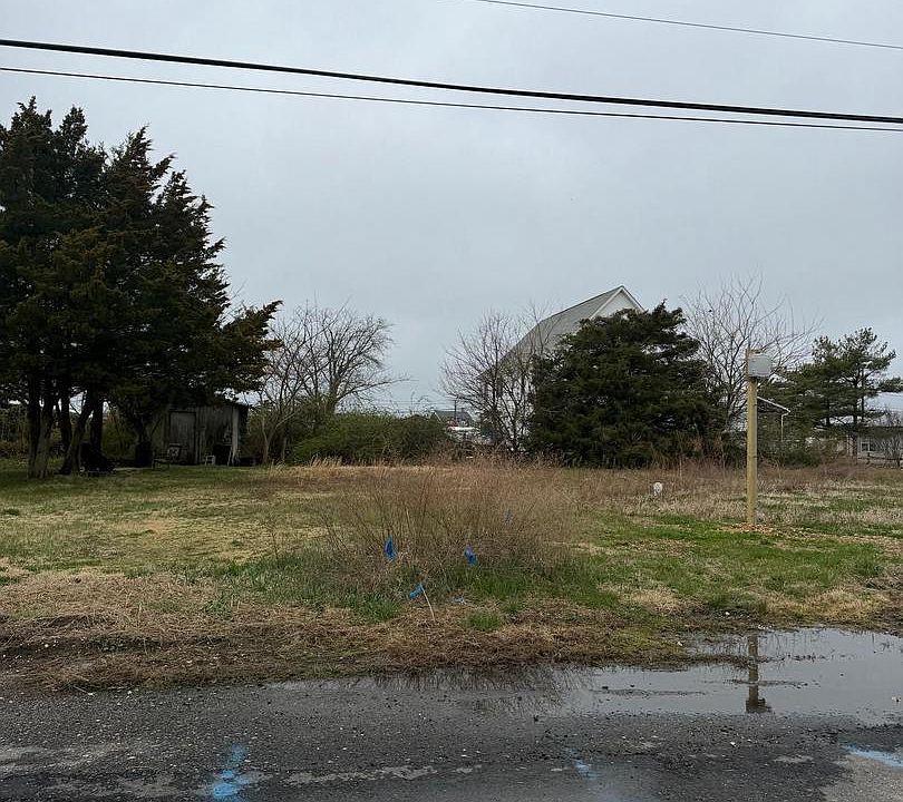 2nd image of 124 Newport Ave