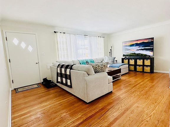 2nd image of 2649 Forestview Ave