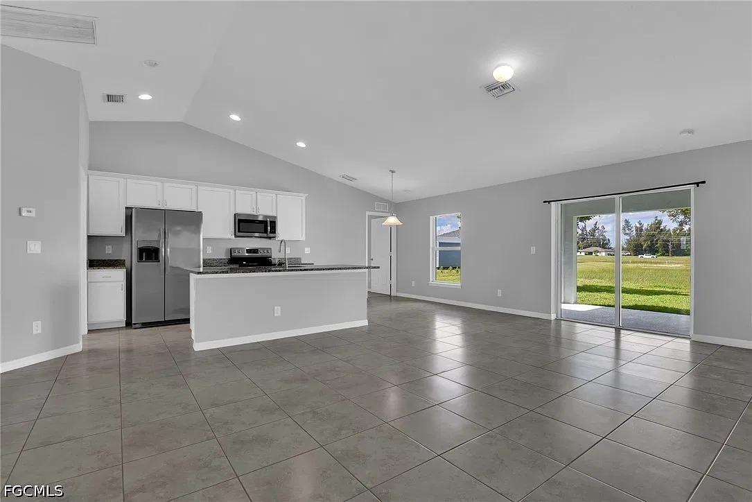 3 bed, 2.0 bath, 1469 sqft, $2,250 — Photo 3