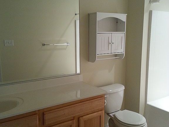Upstairs Full Bath in Hall
