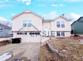 1900 Blackfoot Ct, Greenwood, MO 64034