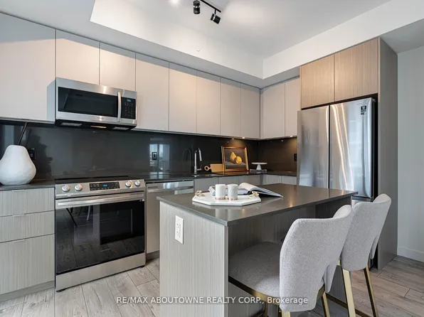 125 Bronte Rd, Oakville, ON