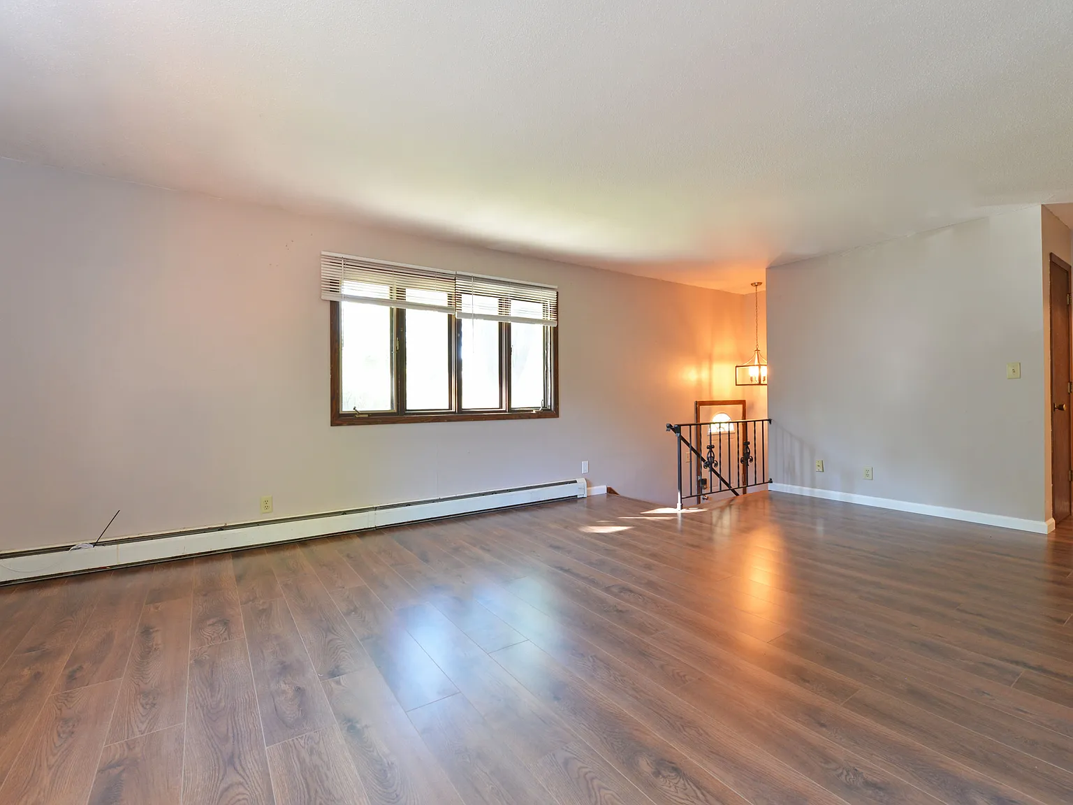547 Allen Ave — Photo 4