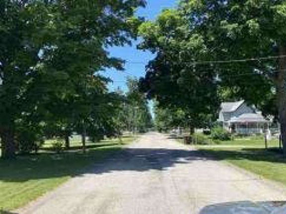 Exterior Neighborhood (street photo)